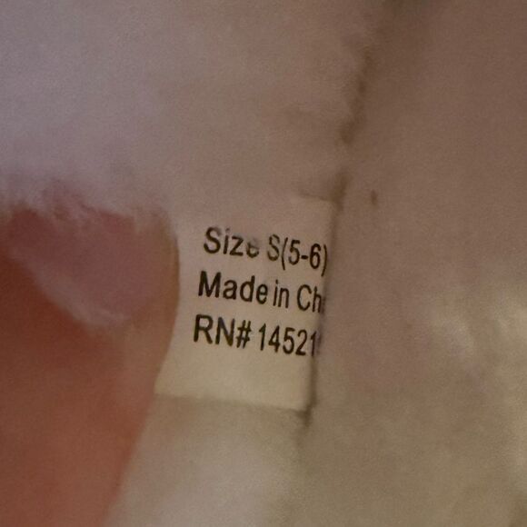 NWOT/NWOB Born Slippers - Women's Size S (5-6) or XL (11-12) - Tan, Faux Suede - Picture 10 of 10